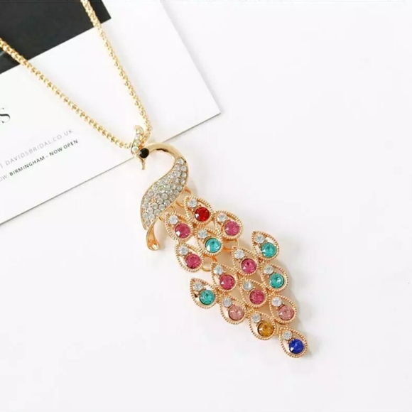 🦚Gorgeous Multi colored crystal peacock necklace - Picture 2 of 6